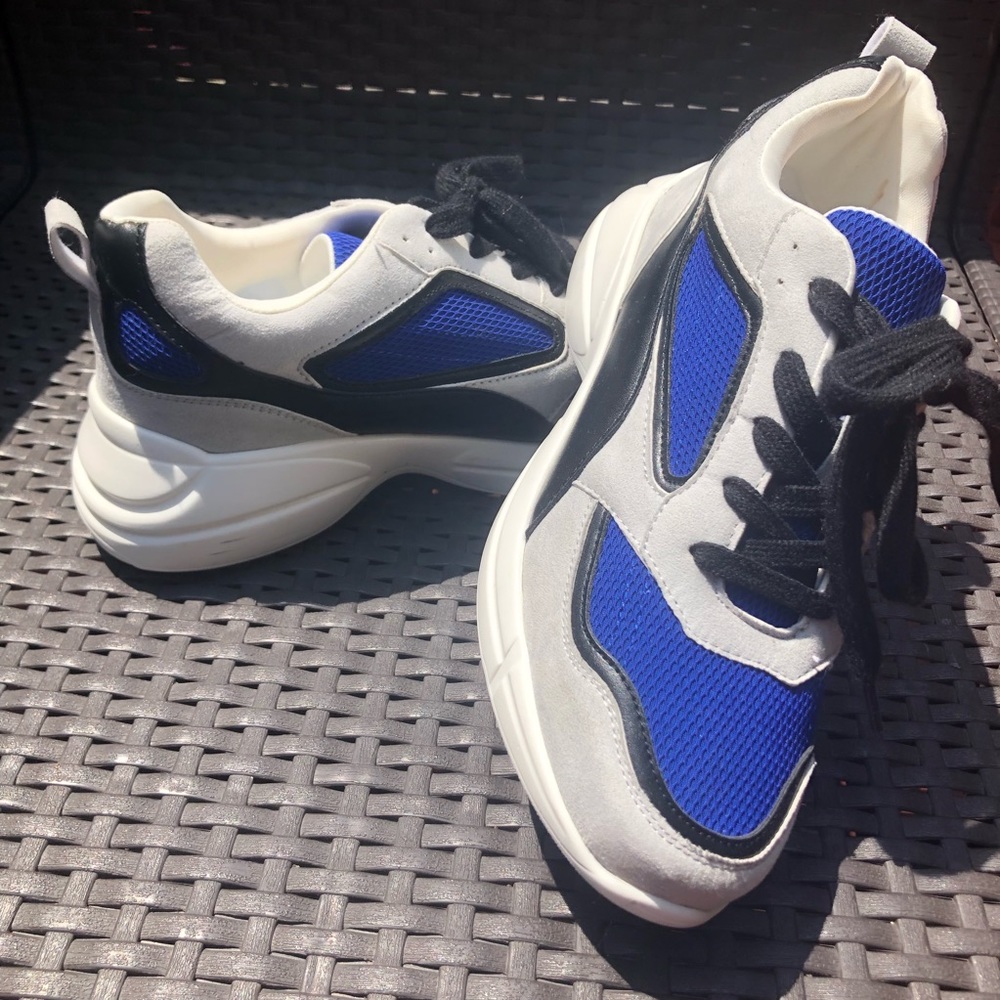 CHUNKY SNEAKER BARELY WORN